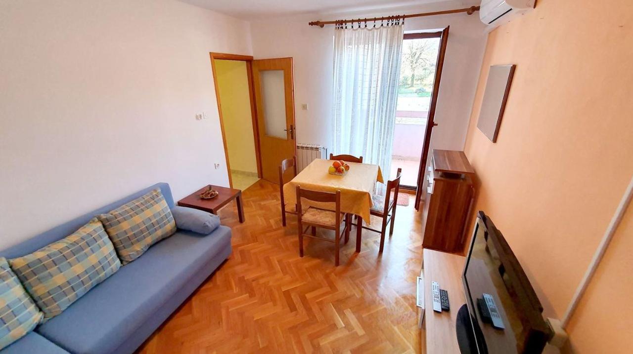 Mirjana F Apartaments Baška Cameră foto