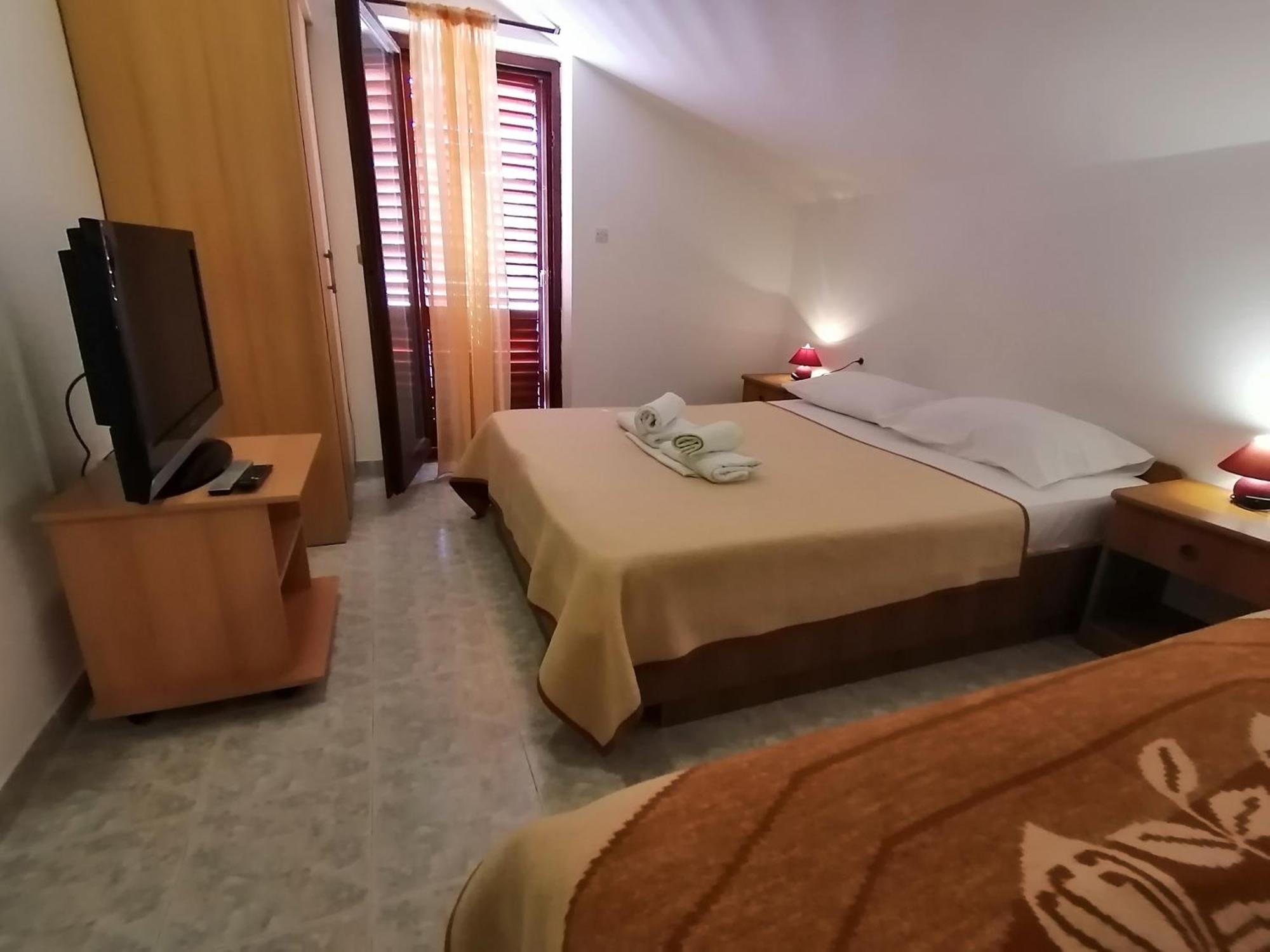 Mirjana F Apartaments Baška Cameră foto
